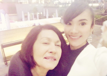 ティアと母親の画像