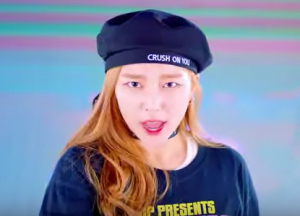 イェウン(CLC)がラップをする画像