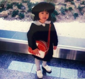 ミナ(TWICE)の小学校の制服画像